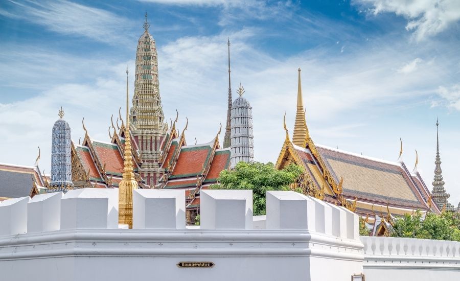 Cour paisible du Wat Phra Kaew