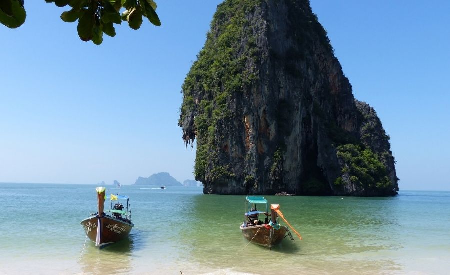 Plage tropicale de Krabi, sable fin et mer turquoise