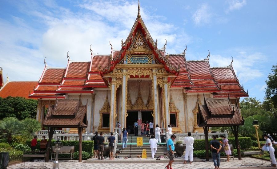 Wat Chalong à Phuket, temple bouddhiste aux décorations colorées
