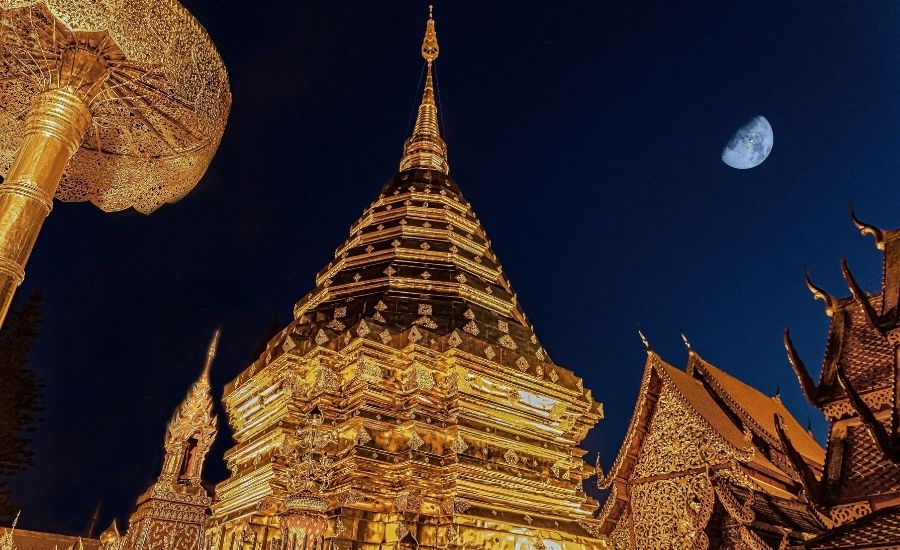 Wat Phra That Doi Suthep à Chiang Mai, temple doré perché sur la montagne