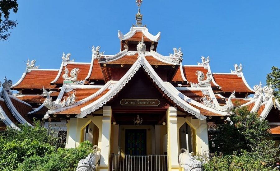 Wat Analyo Thipphayaram