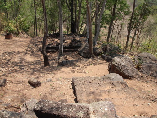 Wat Khao Phanom Phloeng