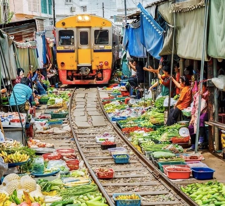 marche-ferroviaire-de-Mae-Klong