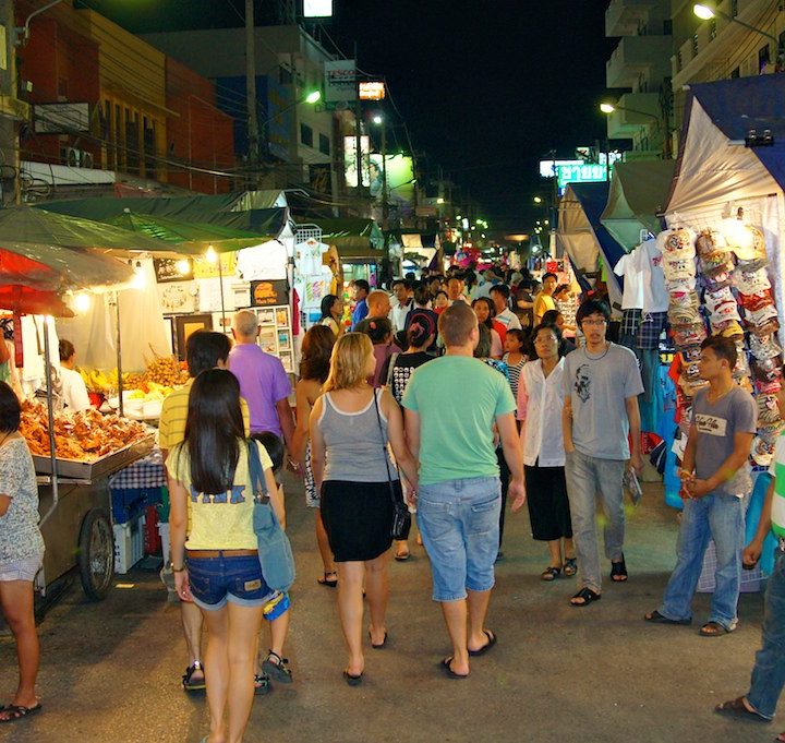 marche-nocturne-de-hua-hin-1
