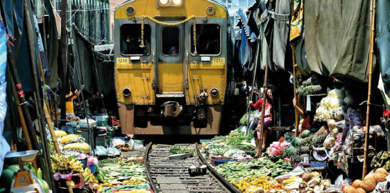 Jour 15 : Bangkok – Marché ferroviaire – Marché flottant – Kanchanaburi (B)