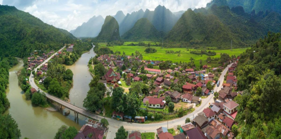 Jour 21 : Vang Vieng – Visite de la ville (B)