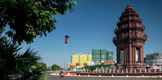 Jour 20 : Phnom Penh – Départ (B)