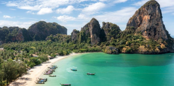 Jour 11 : George Town – Vol vers Phuket – Koh Yao Yai (B)