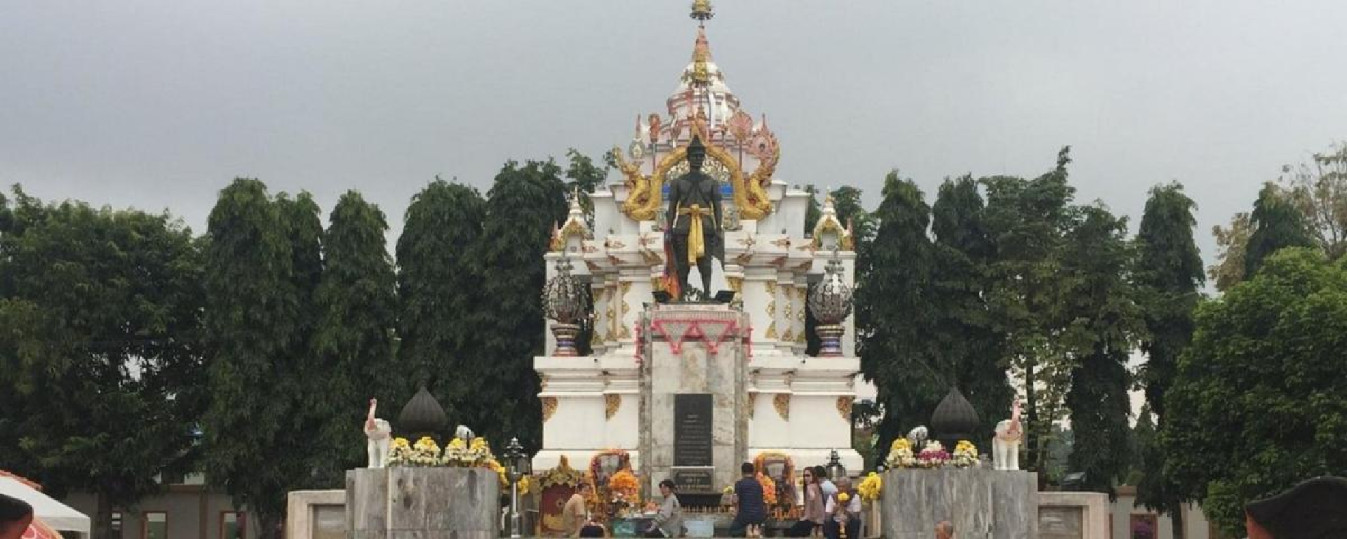 Pho Khun Ngam Muang Monument
