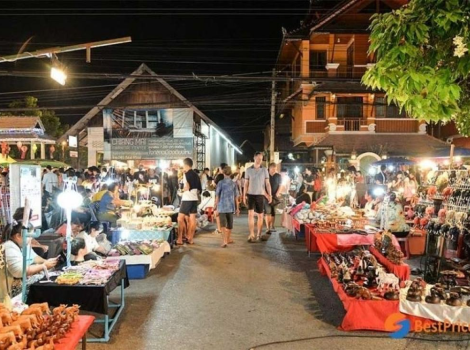 Marché nocturne piéton de Wualai le samedi