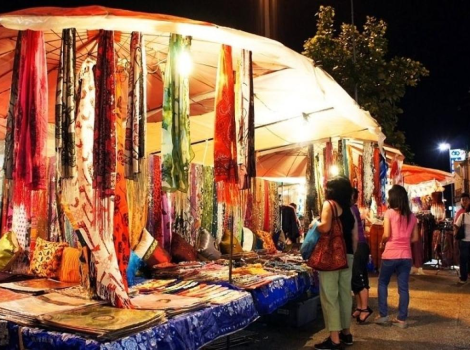 Le marché Tha Pae - Marché de rue piétonne à Chiang Mai
