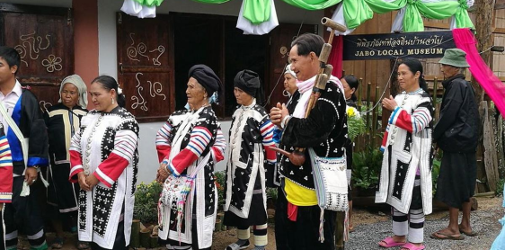 Jour 10 : Chiang Mai - Cascasde – Village Karen Hilltribe (B/L/D) Tour privé avec guide anglophone