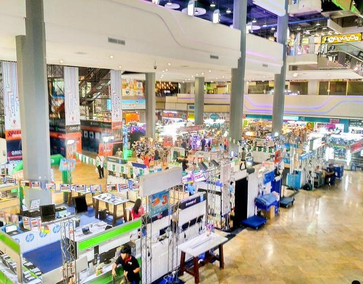 Centres-commerciaux-a-Bangkok-Pantip-Plaza