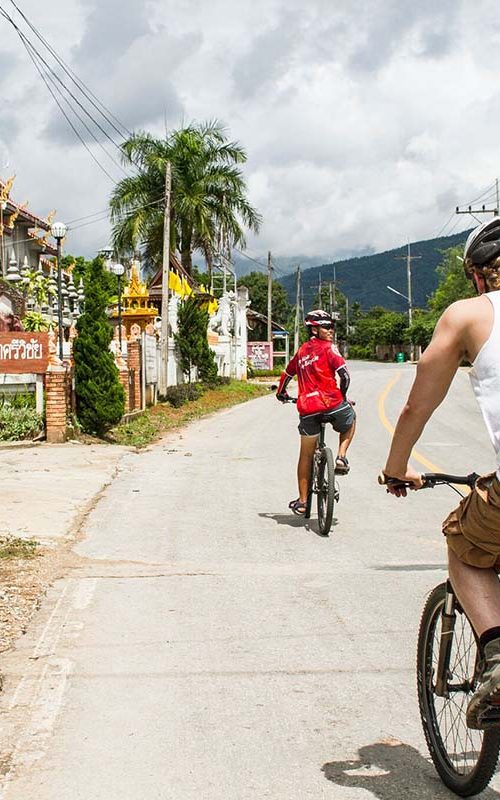 Journée de balade en vélo – Wat Rong Khun – Cascade de Khun Kon