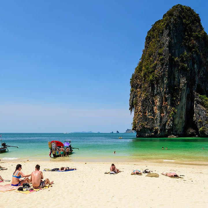 Meilleures-choses-a-faire-a-krabi-Admirez-la-beaute-de-la-plage-de-Phra-Nang