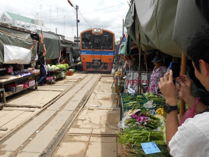trajets-de-train-en-thailande-mahachai
