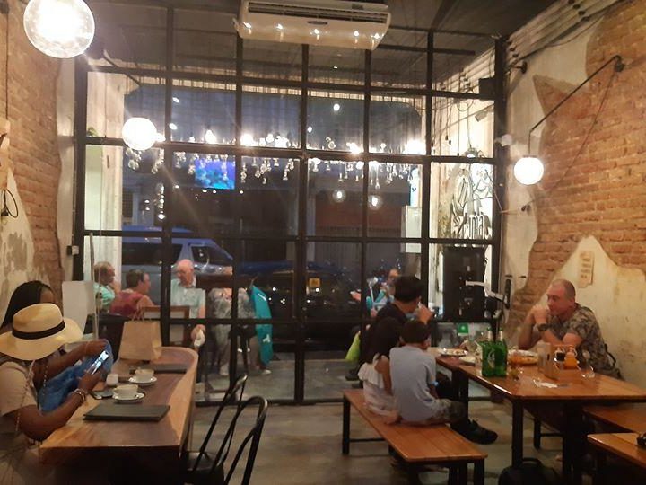 Meilleurs-cafes-a-Phuket-neko-cat-cafe